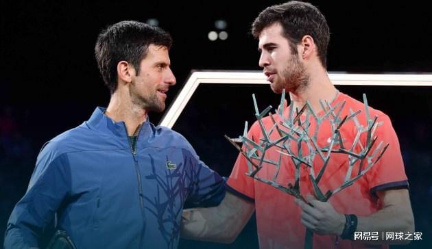 两队的中场 两队的中场